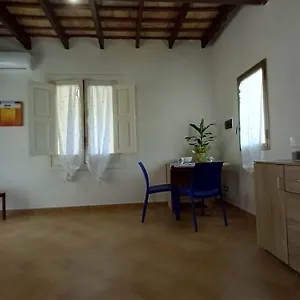 Oltre: Monolocale Con Terrazzo Privato Al Piano Trapani